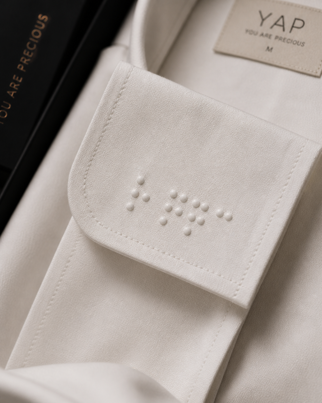 detail braille di kemeja
